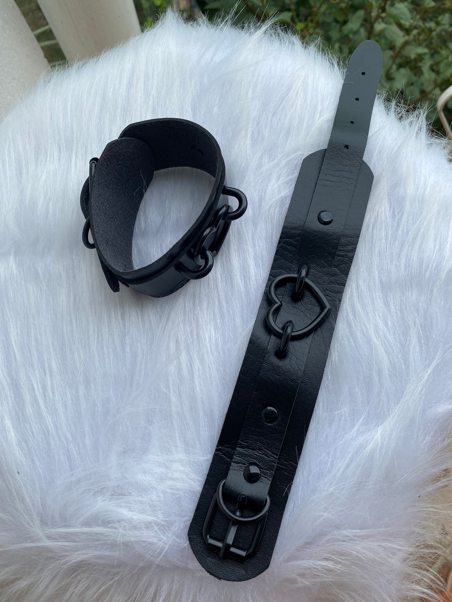 Pulsera de cuero p.u sintetico con corazón