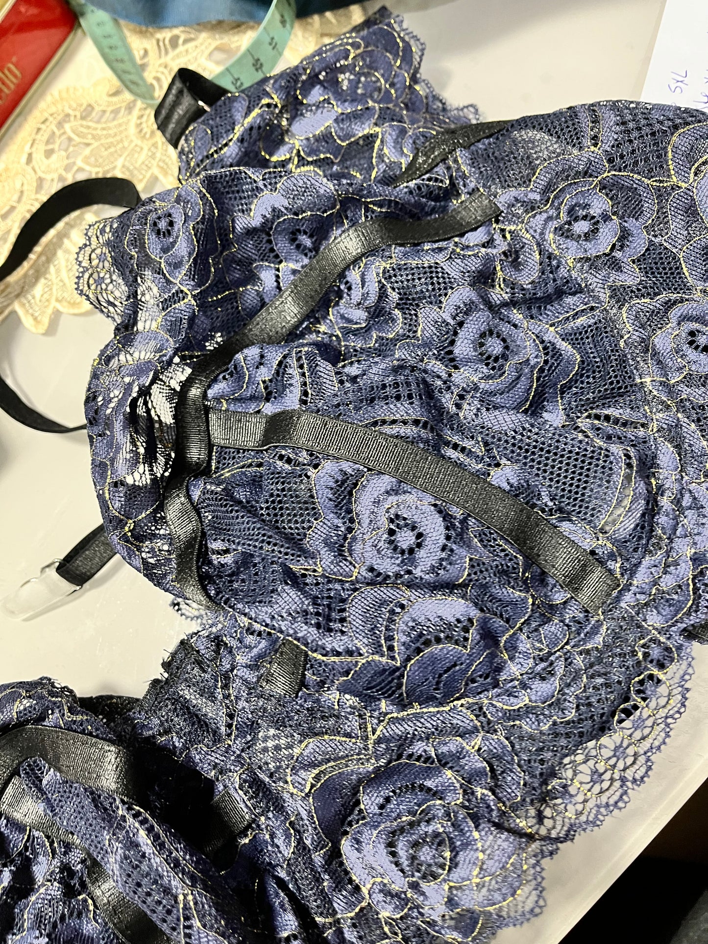 Conjunto azul oscuro y detalle en dorado 3XL con aro