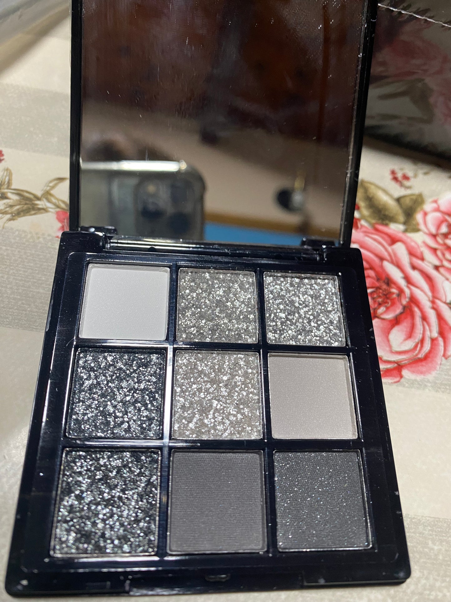 Paleta de sombras colores negros/gris