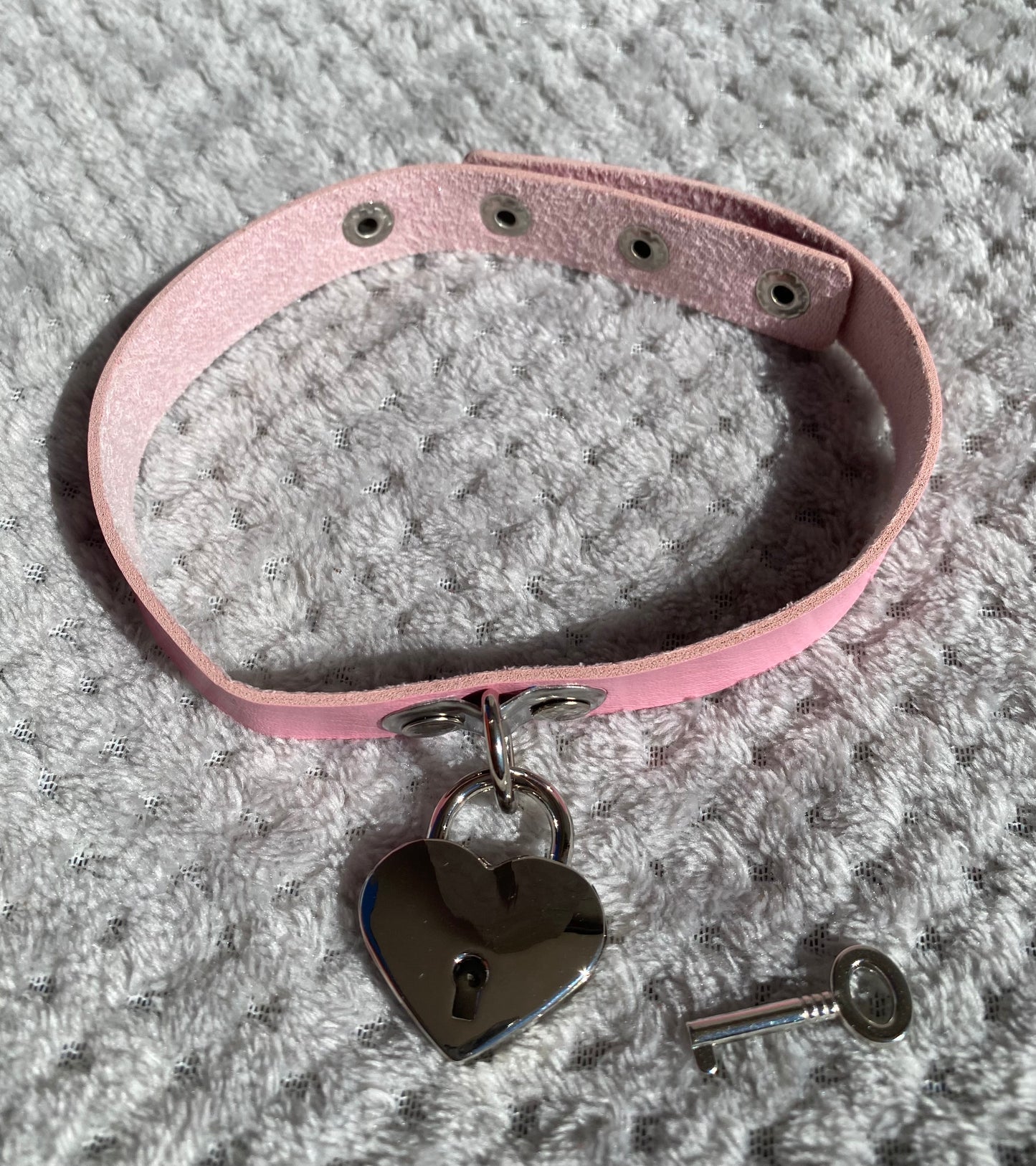 Choker Rosado con Candado