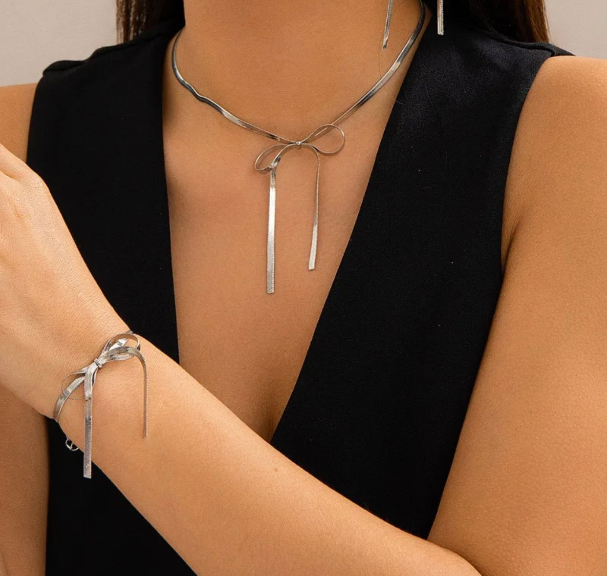Collar con moña