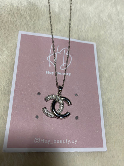 Collar chanel