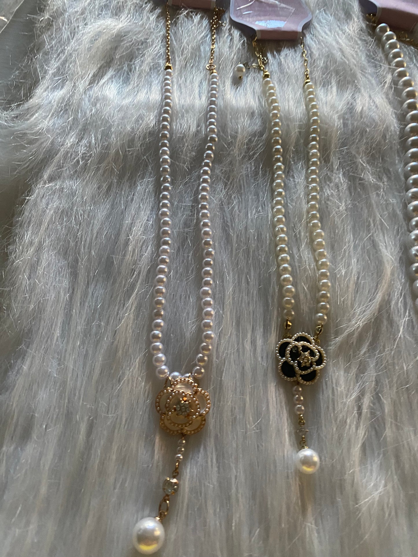 Collar Camelia con Perlas
