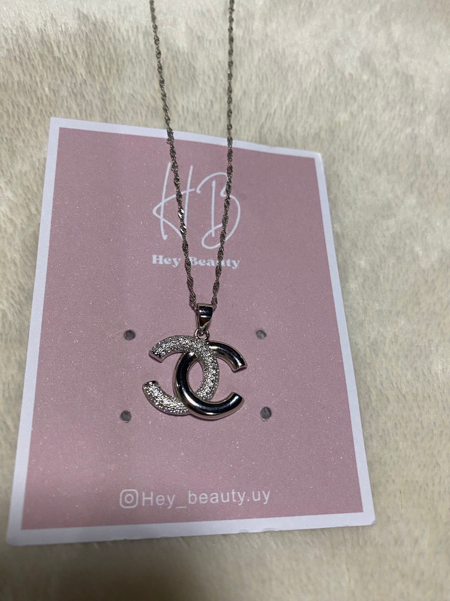 Collar chanel