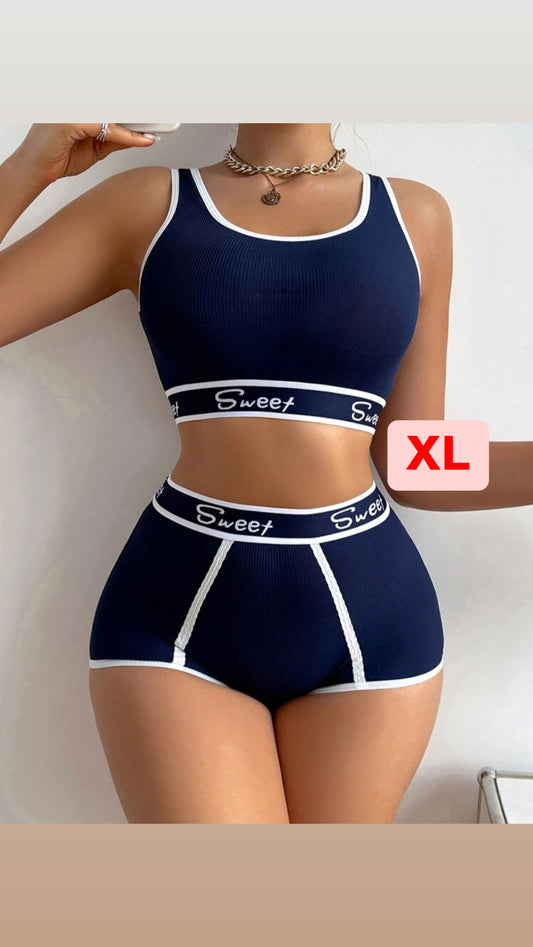 Conjunto deportivo azul