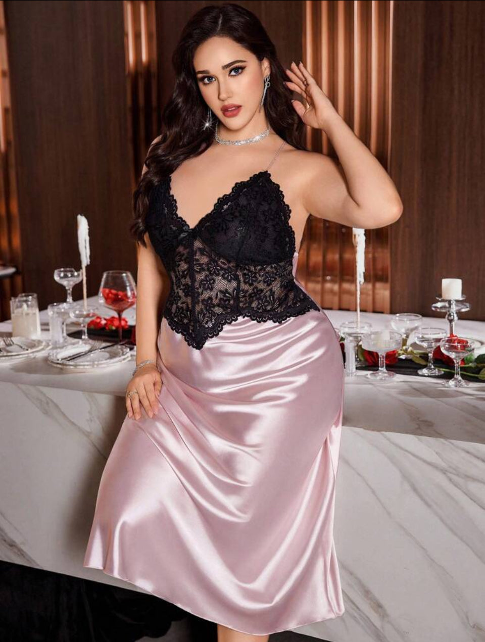 Camisón rosa de satén y encaje 4XL
