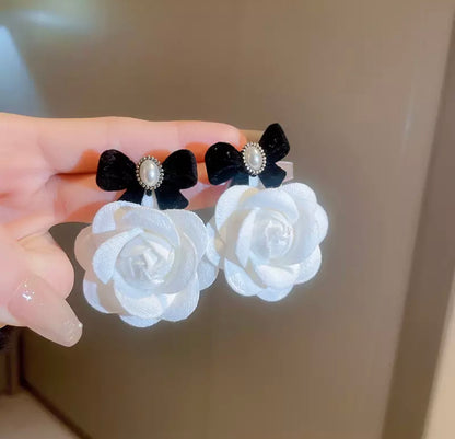 Caravana rosa blanca