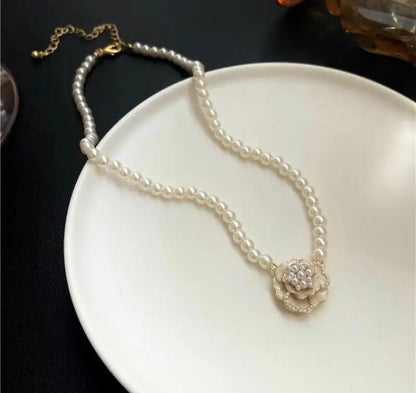 Collares Camelia Perlas