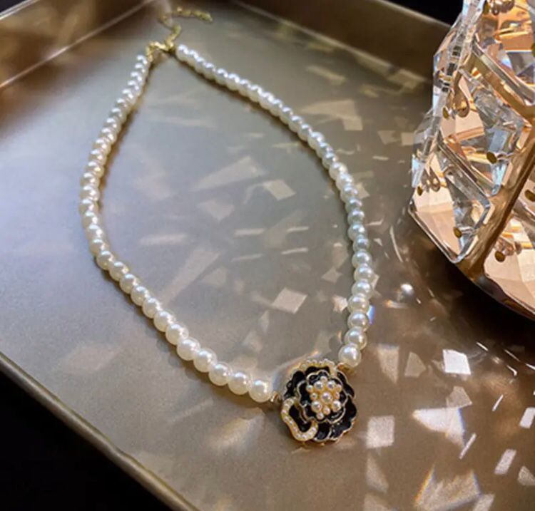 Collares Camelia Perlas
