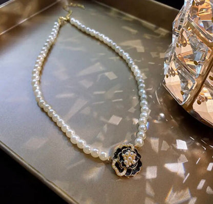 Collares Camelia Perlas