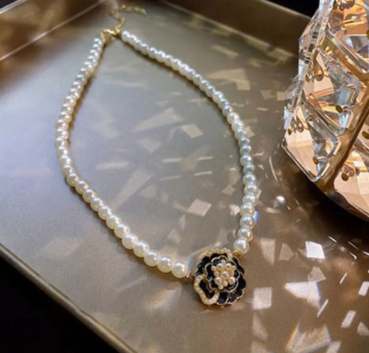 Collares Camelia Perlas