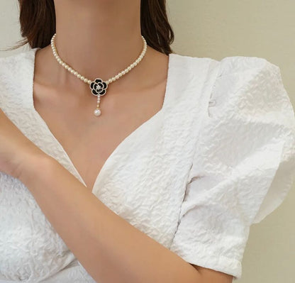 Collar Camelia con Perlas