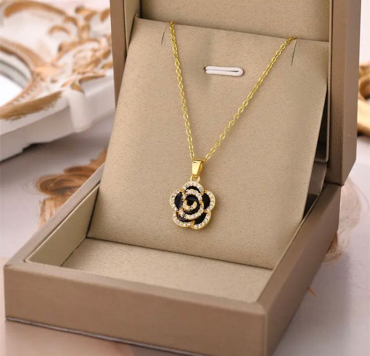 Collar Camelia