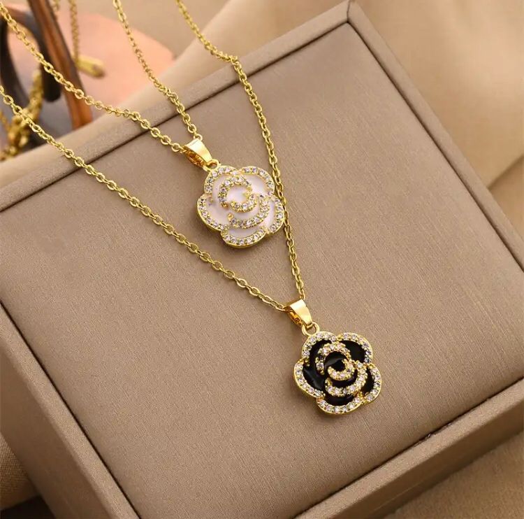 Collar Camelia