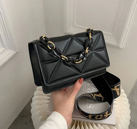 Cartera Negra con Dorado