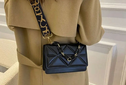 Cartera Negra con Dorado